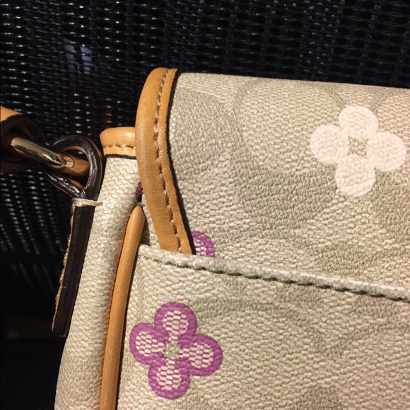 Authentic Coach Crossbody Bag - Picture 3 of 8